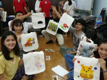 อาสาสมัครลงลายกระเป๋าผ้า เพื่อพัฒนาเด็กด้อยโอกาส  5 ต.ค. 62 Painting Bag Volunteer to Support Child Development Center in Thailand Oct, 5, 19